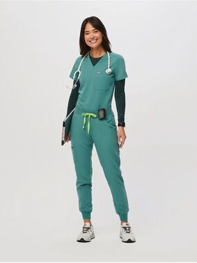 Figs Cactus Zamora Jogger Scrub Pants and Catarina Scrub Top Set